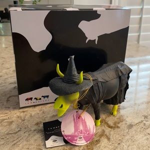 Cow parade wizard of oz witch